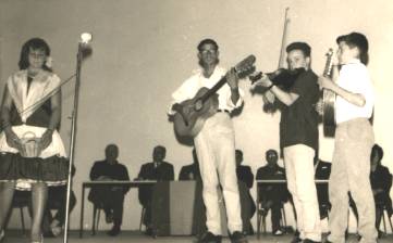 Clemente con la Rondalla Juvenil de Porcuna